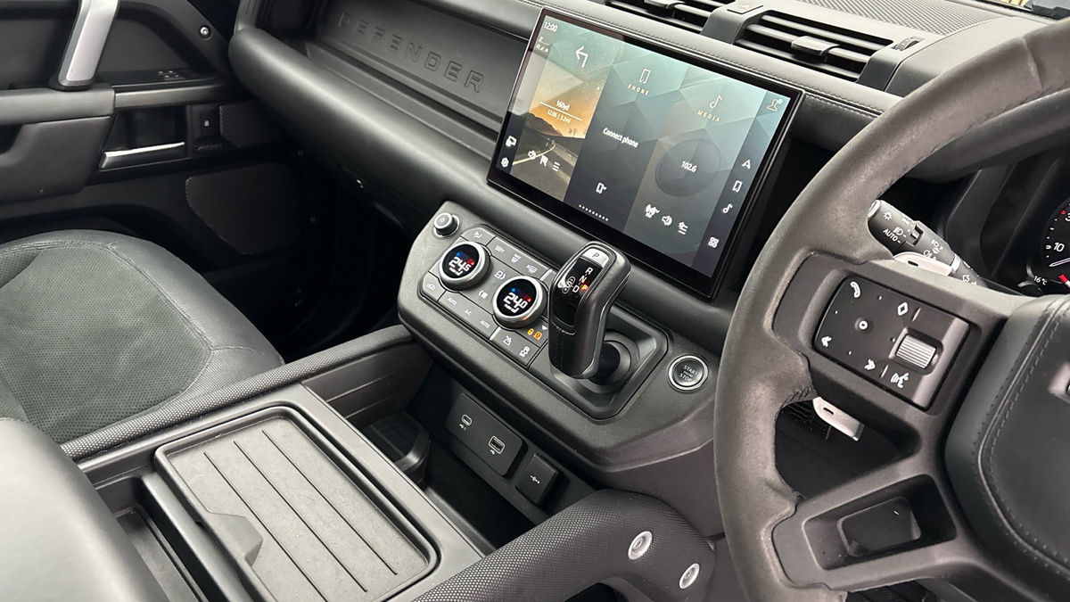 Land Rover Defender 90 Image 18