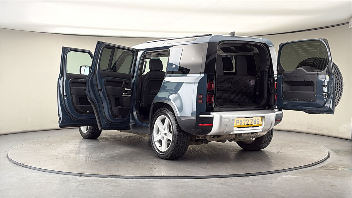 Land Rover Defender 110 Image 23