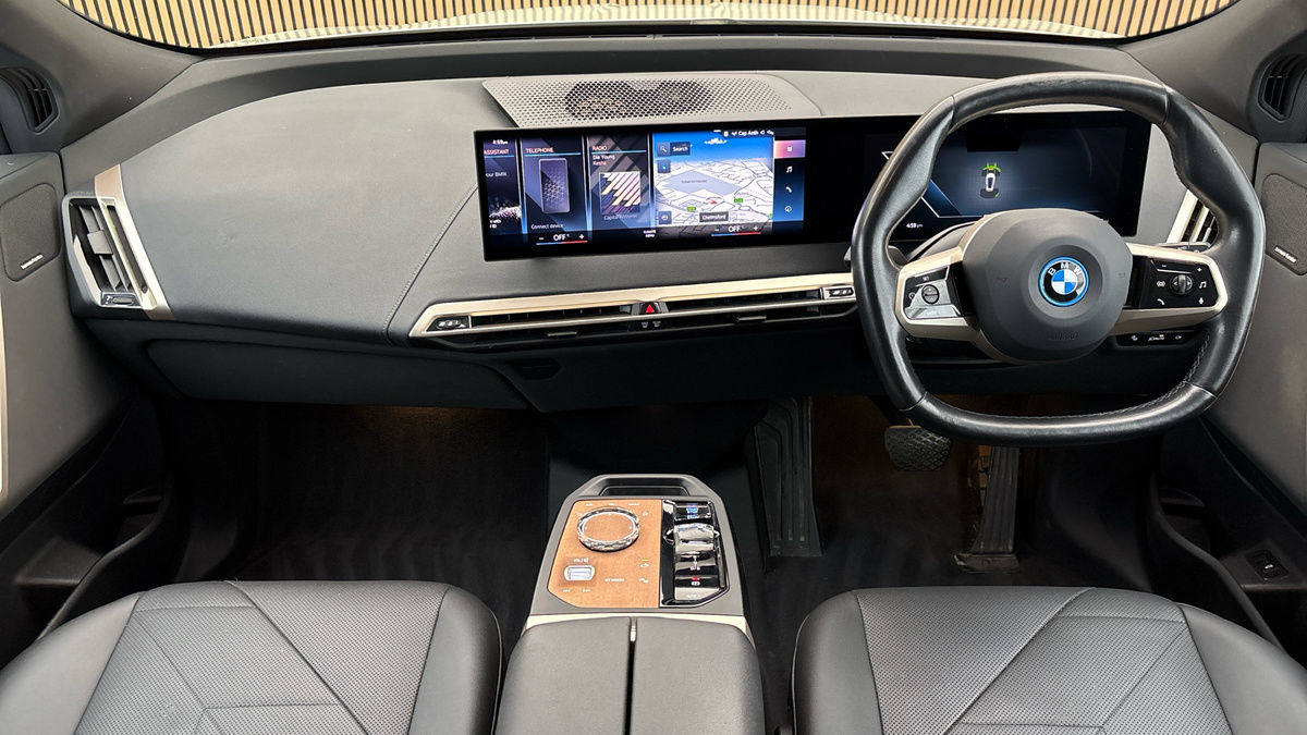 BMW iX Image 12