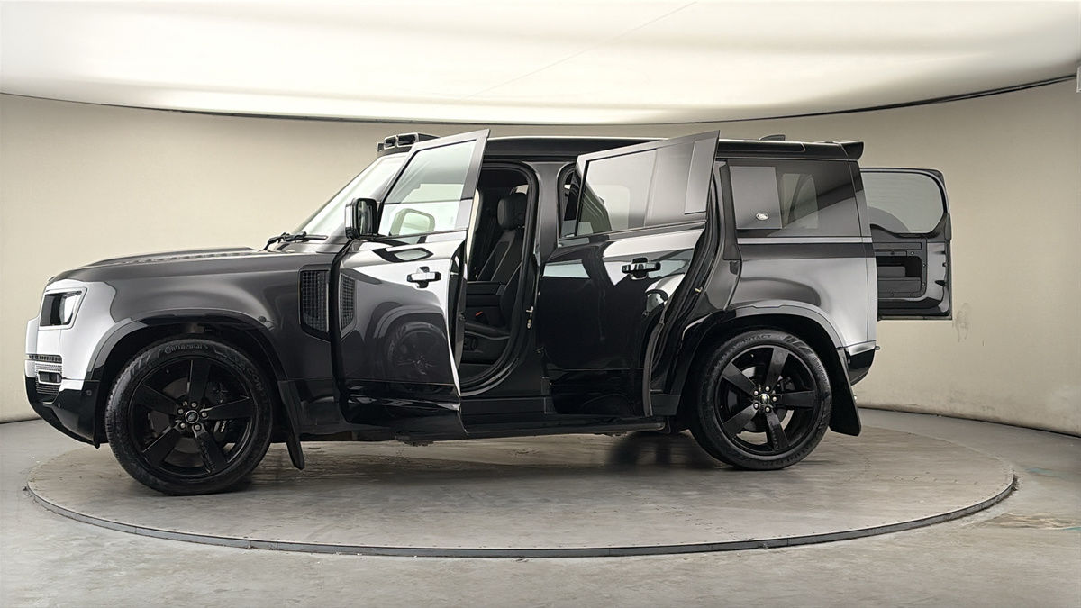 More views of Land Rover Defender 110