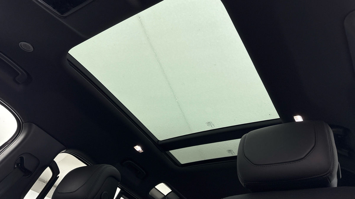 Land Rover Defender 110 Image 6