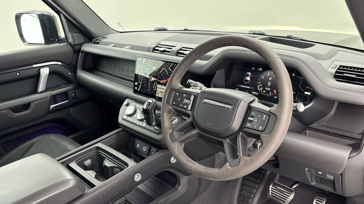 Land Rover Defender 110 Image 5