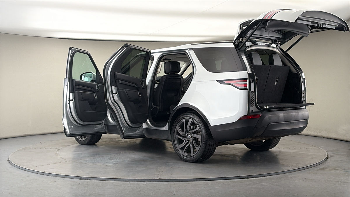 More views of Land Rover Discovery