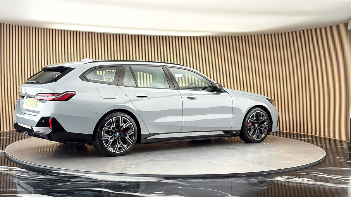 More views of BMW i5