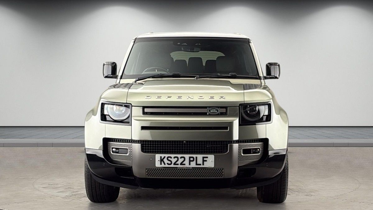 Land Rover Defender 110 Image 3