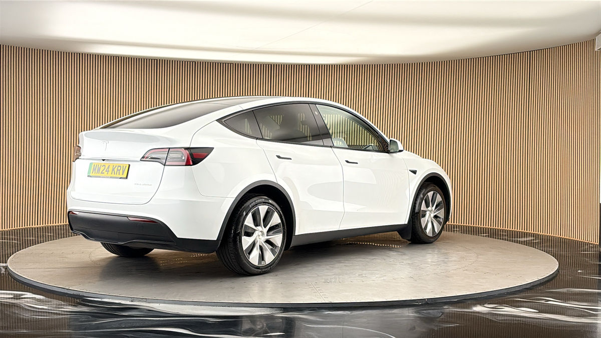 Tesla Model Y Image 21