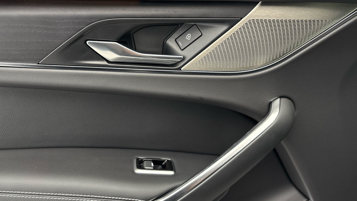 Jaguar F-PACE Image 19