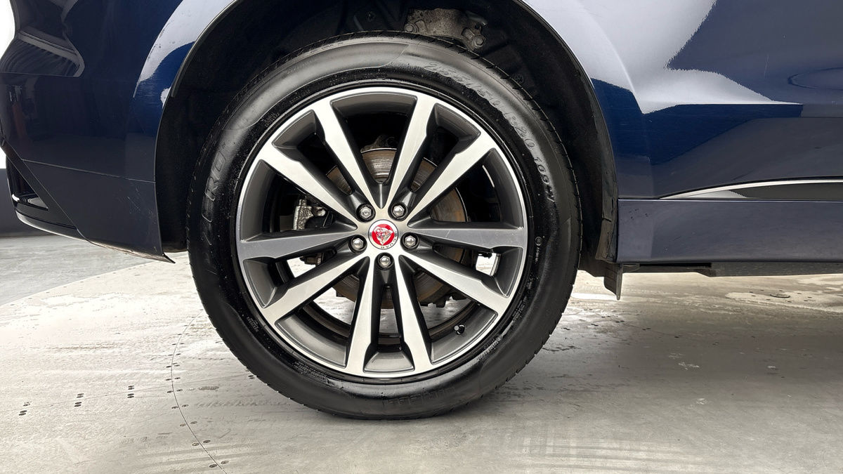 Jaguar F-PACE Image 10