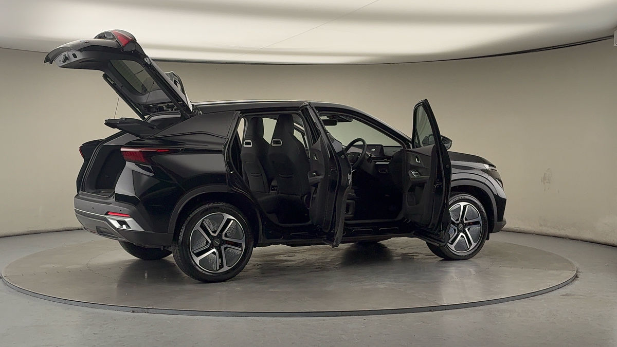 More views of Omoda 5