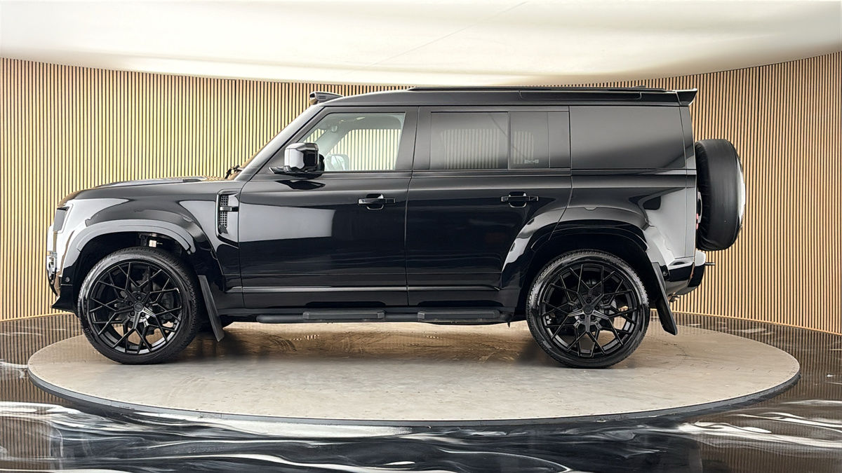 Land Rover Defender 110 Urban Image 15