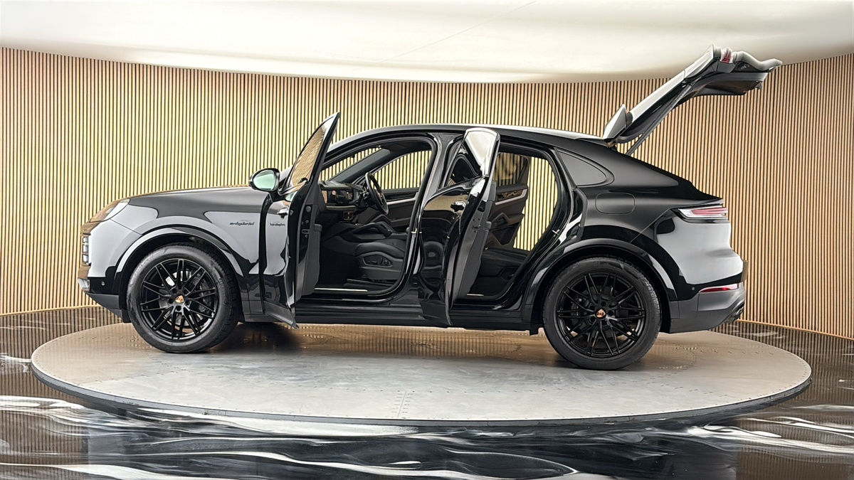 More views of Porsche Cayenne