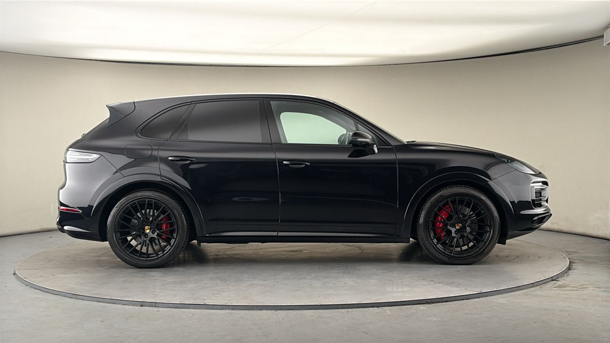 Porsche Cayenne Image 16