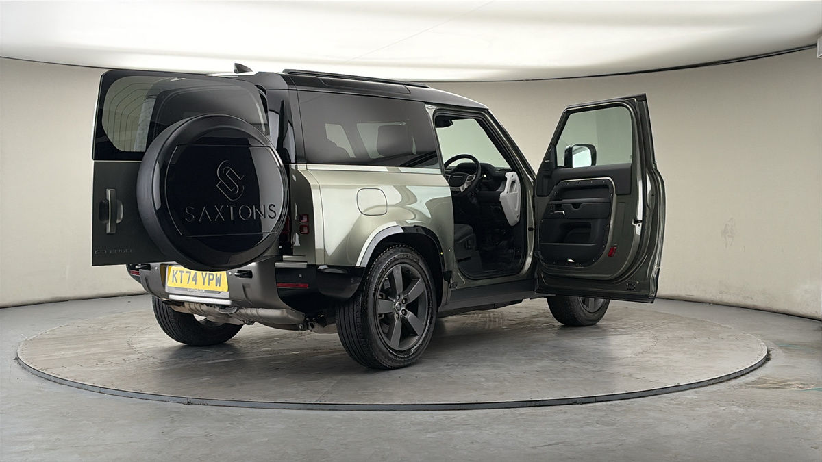 More views of Land Rover Defender 90