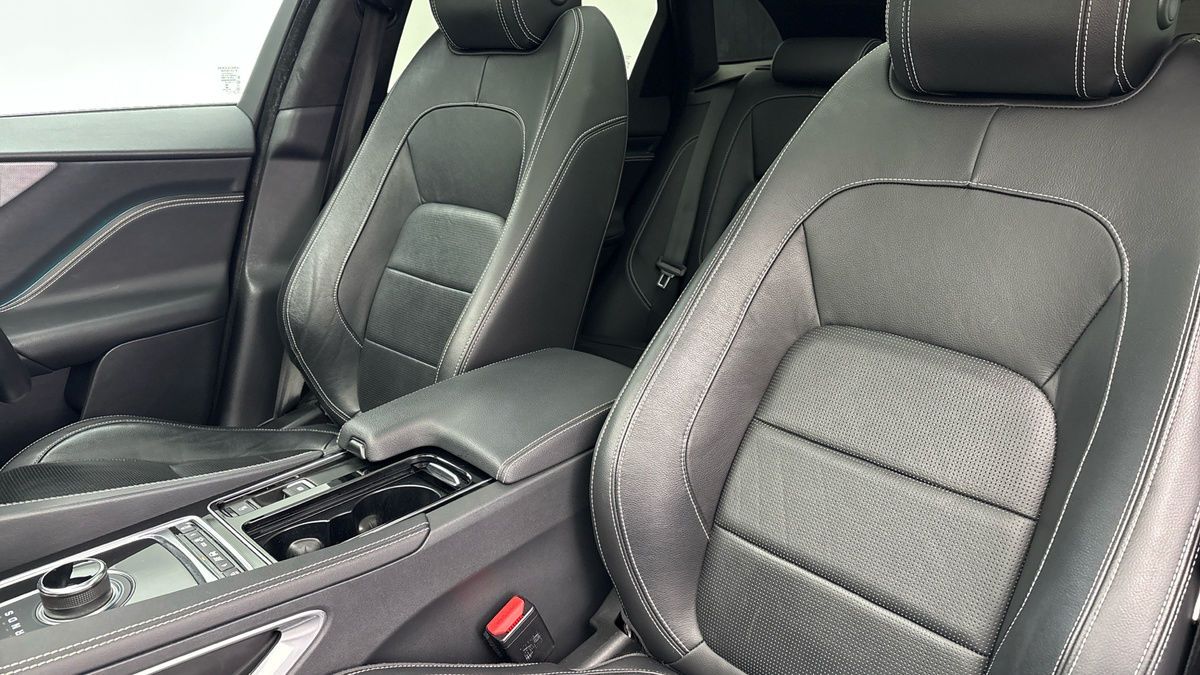 Jaguar F-PACE Image 7