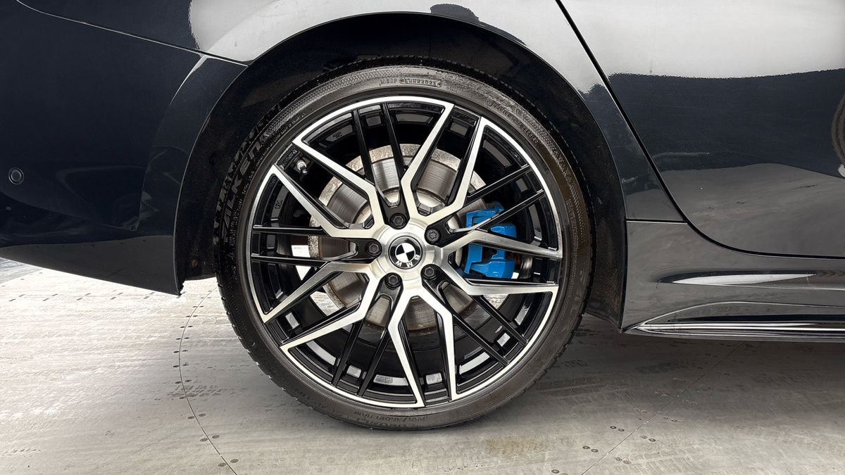 BMW 3 Series Image 10