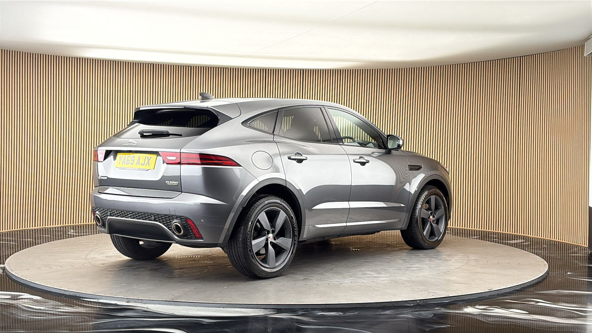 Jaguar E-PACE Image 21