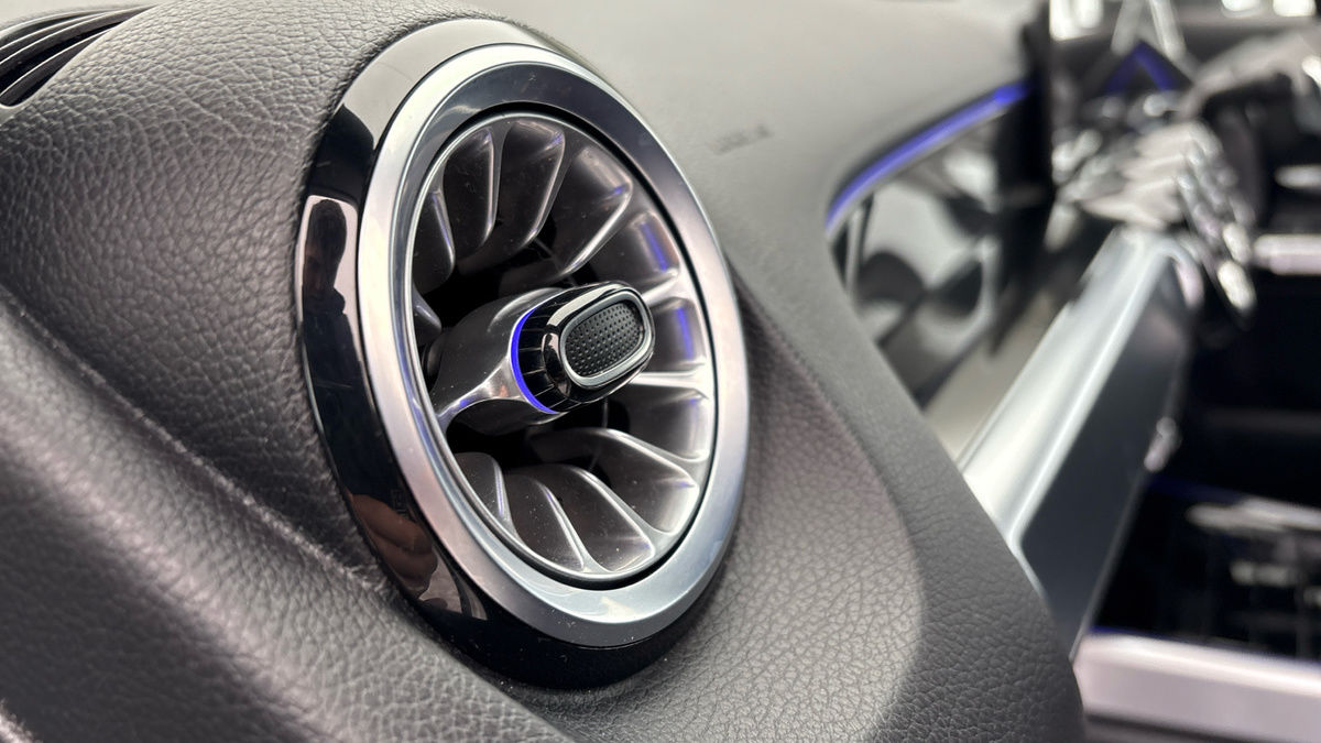 Mercedes-Benz GLB Image 6