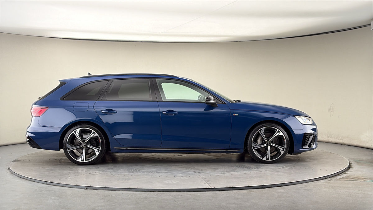 Audi A4 Avant Image 16