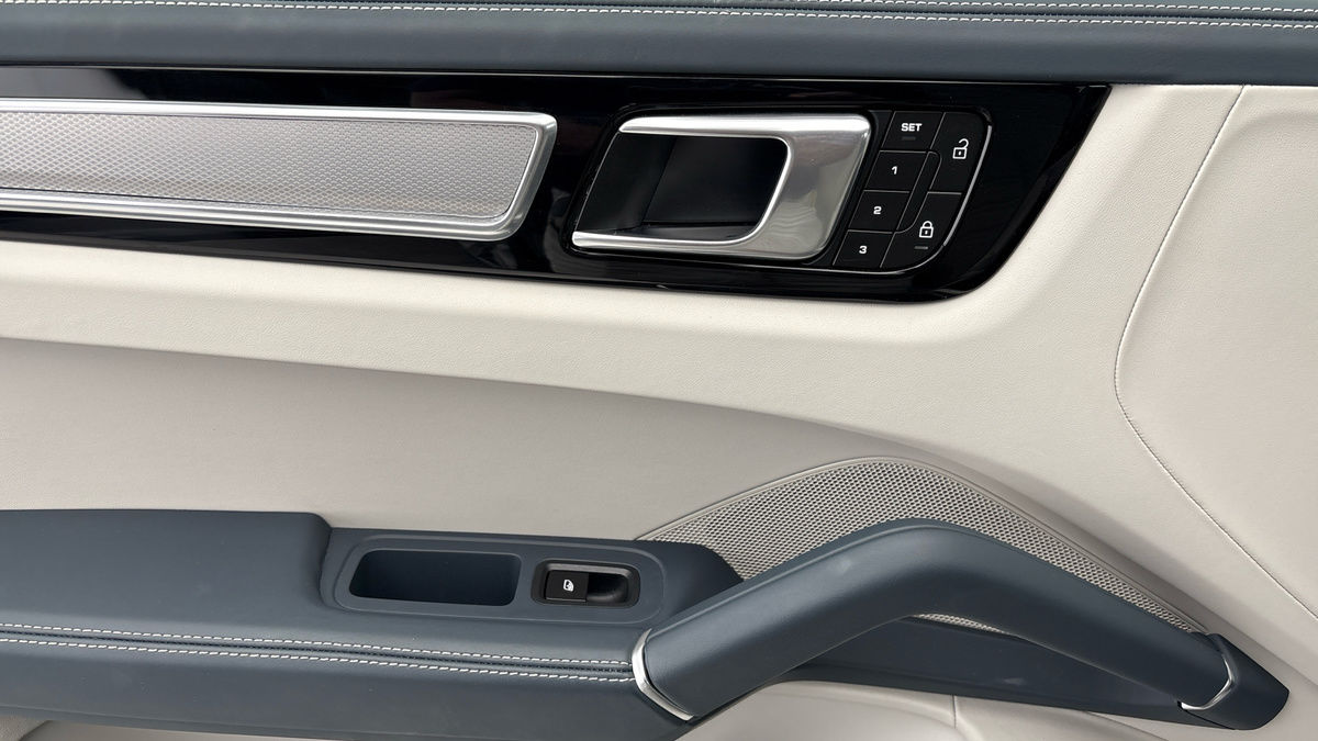 Porsche Cayenne Image 19