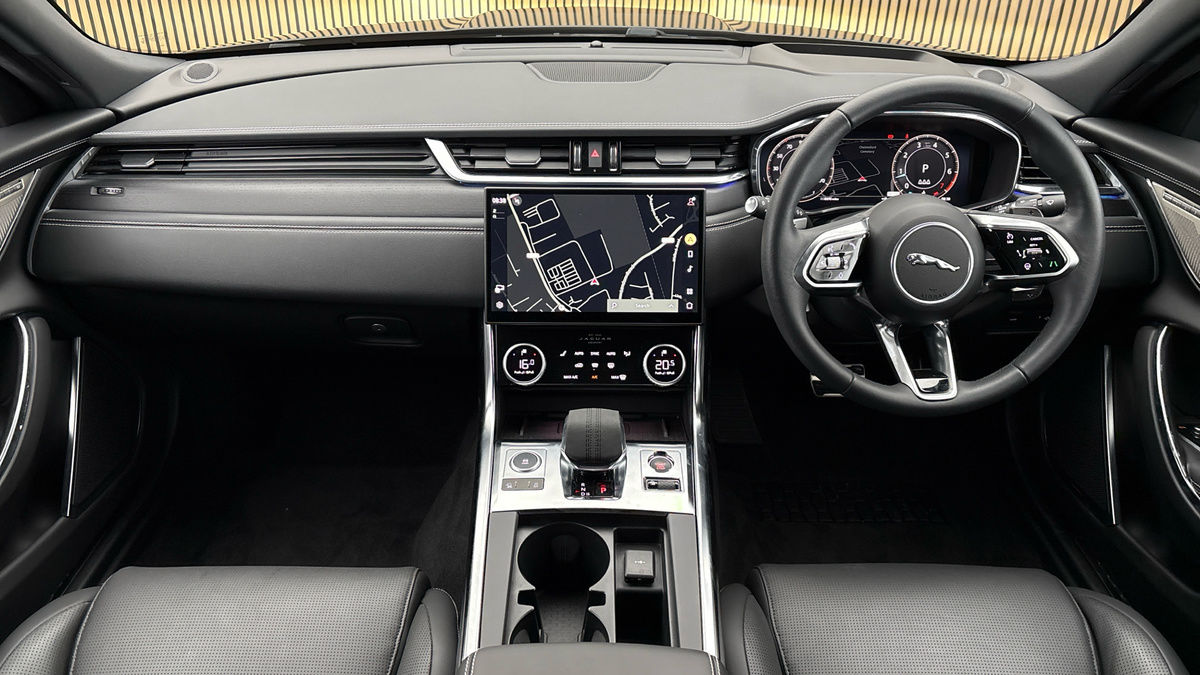 Jaguar XF Image 12