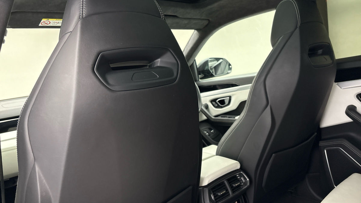 Lamborghini Urus Image 32