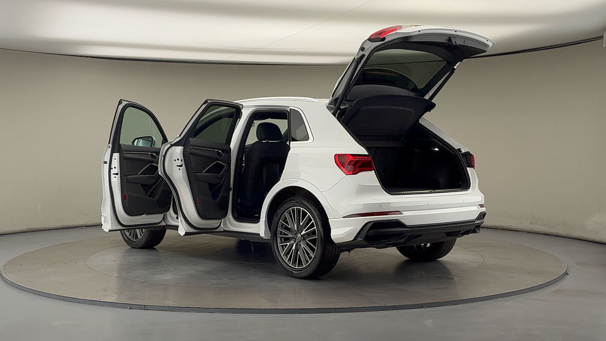 More views of Audi Q3