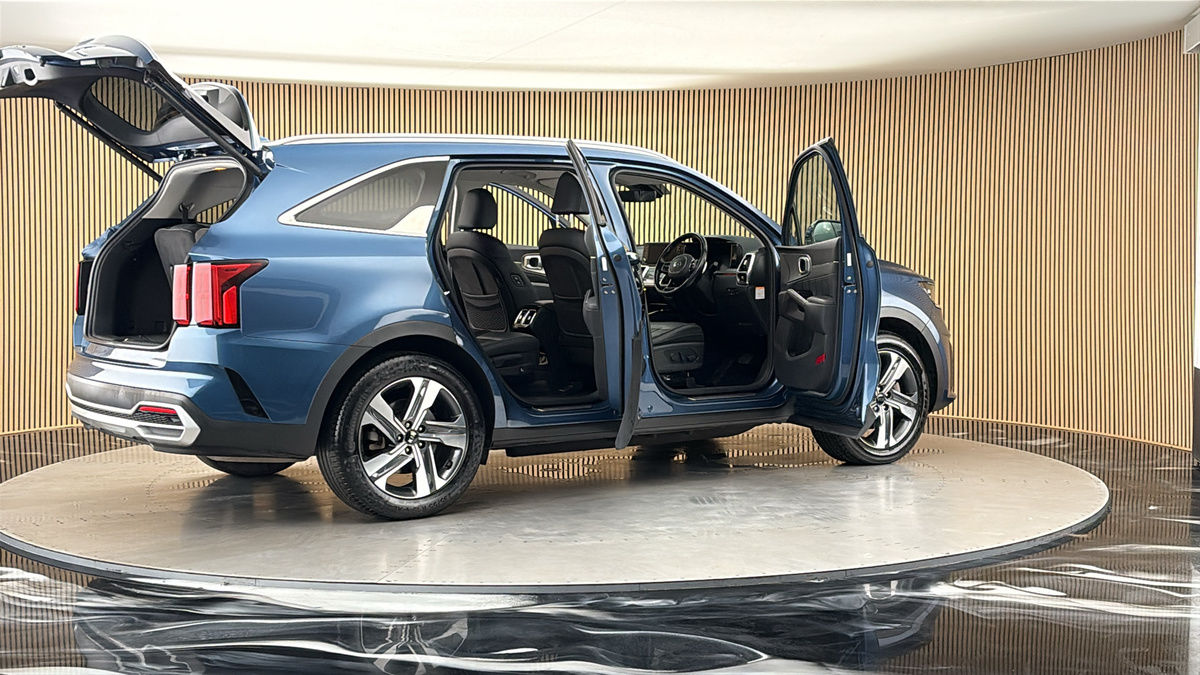 More views of Kia Sorento