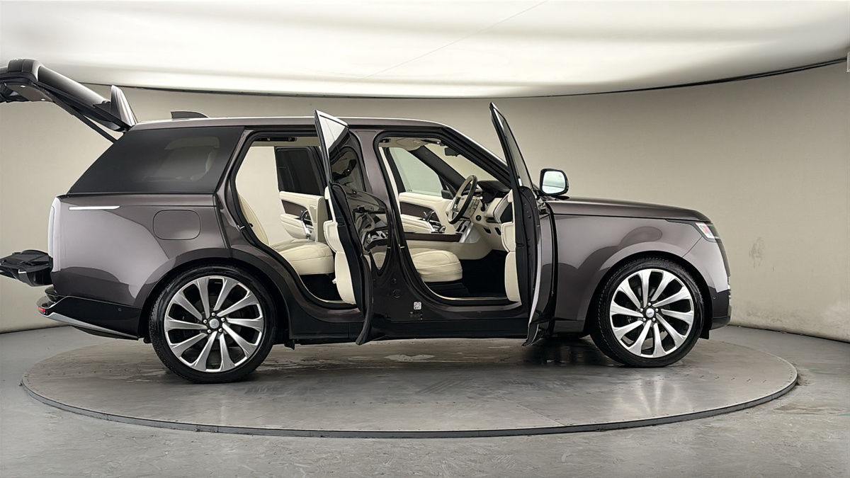 More views of Land Rover Range Rover