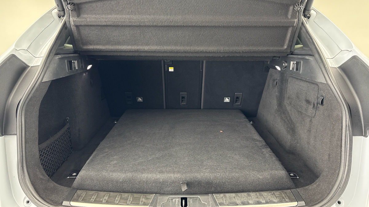 Jaguar F-PACE Image 11