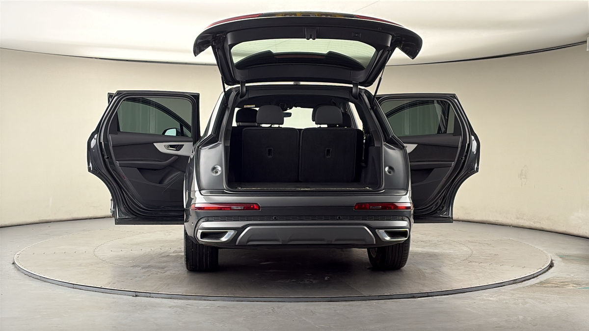 More views of Audi Q7