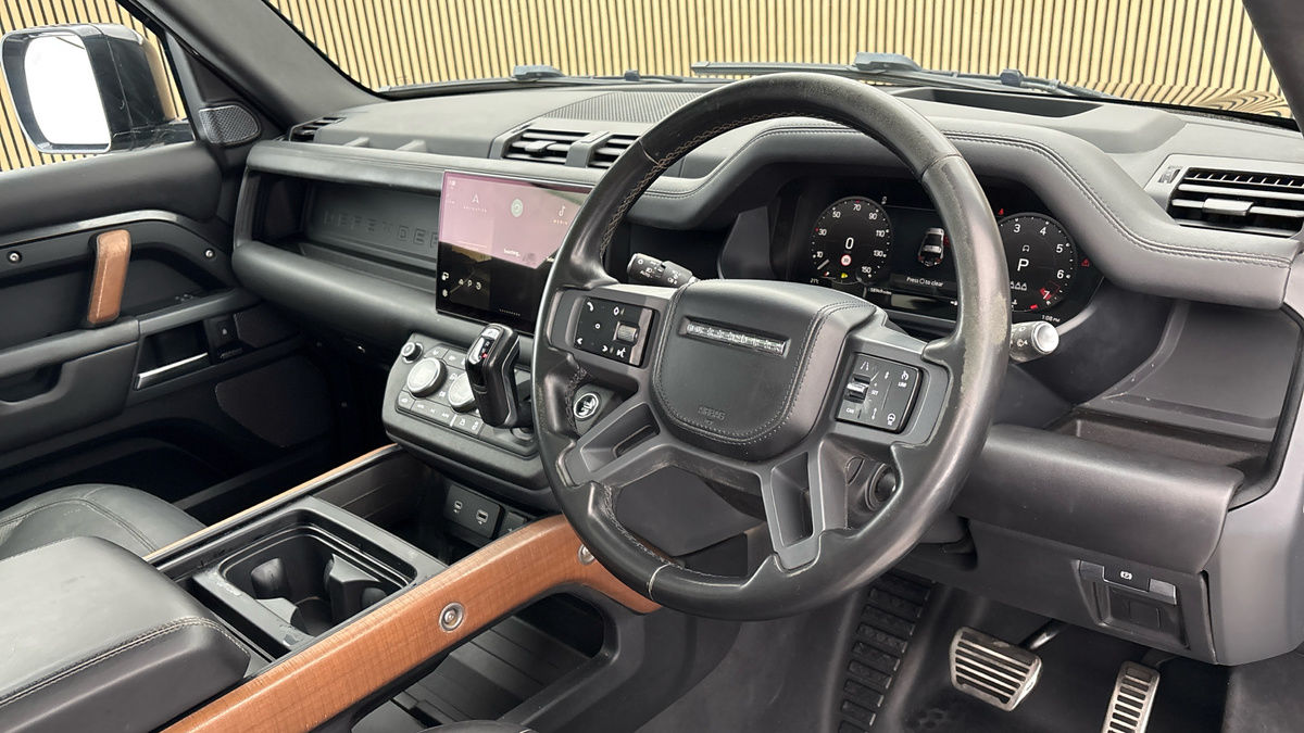 Land Rover Defender 90 Image 5