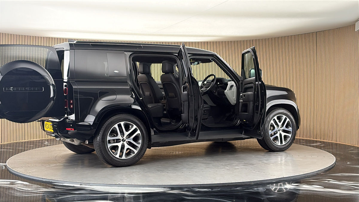 More views of Land Rover Defender 110