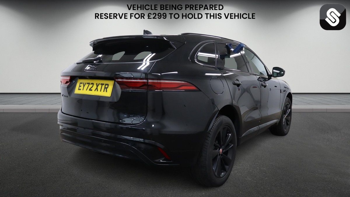 Jaguar F-PACE Image 4