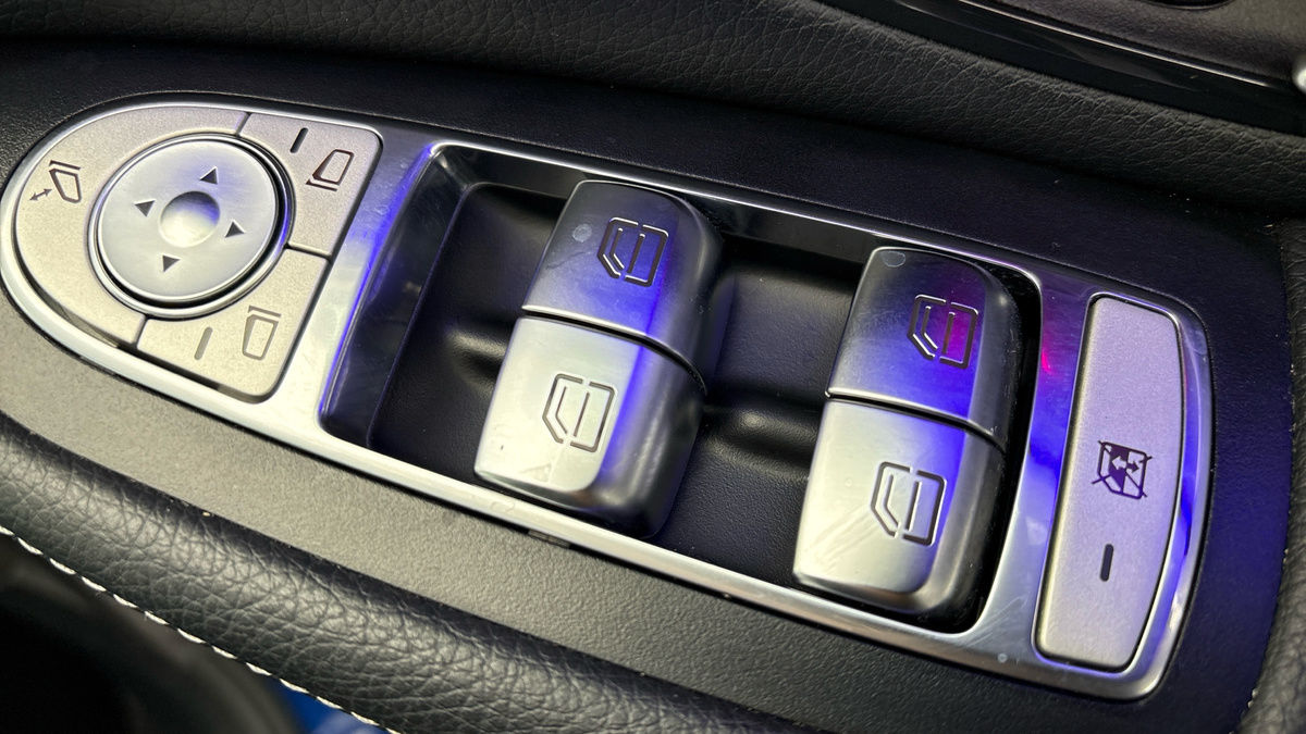 Mercedes-Benz GLC Image 30