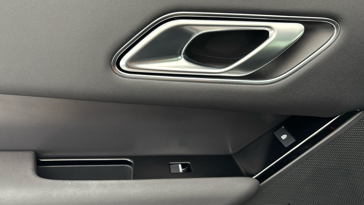 Land Rover Range Rover Velar Image 19