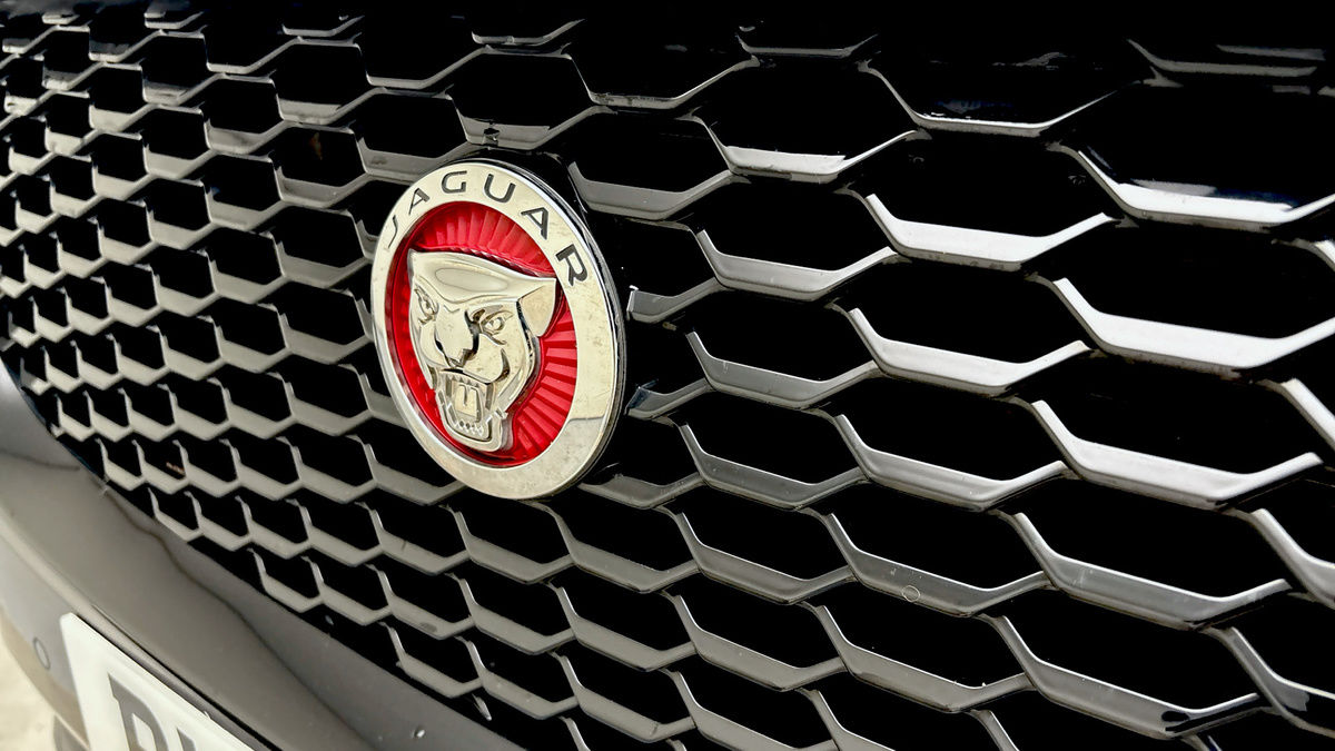 Jaguar E-PACE Image 24