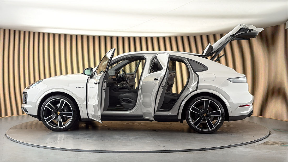 More views of Porsche Cayenne