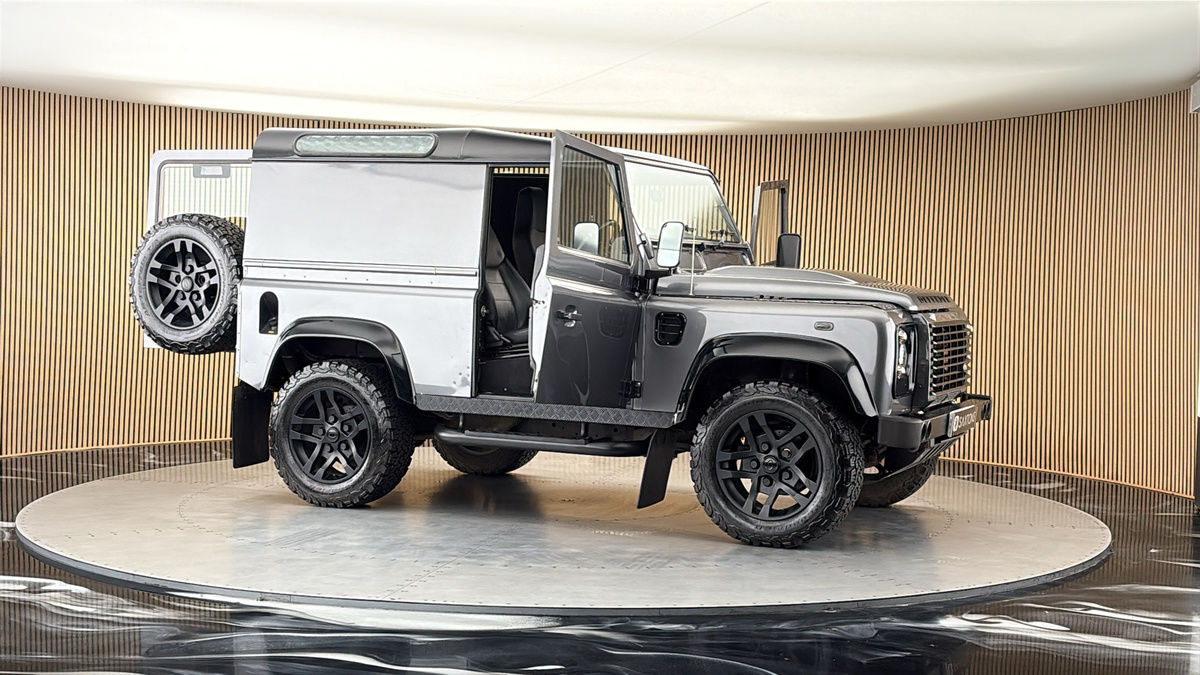 More views of Land Rover Defender 90