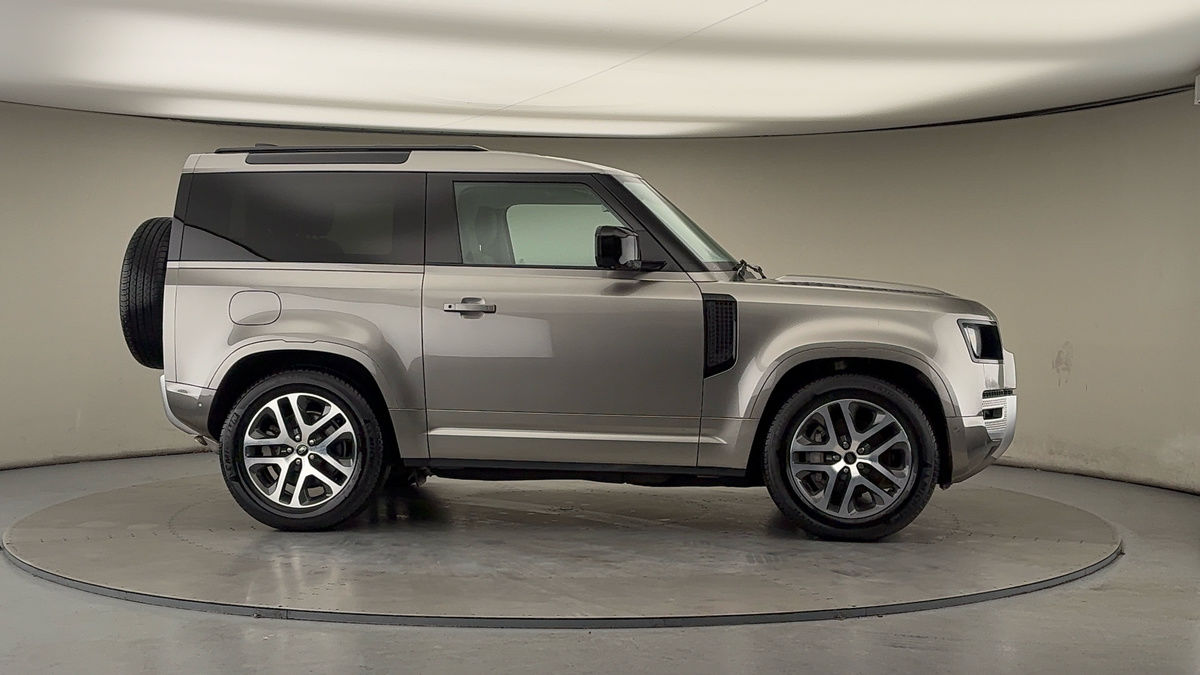 More views of Land Rover Defender 90