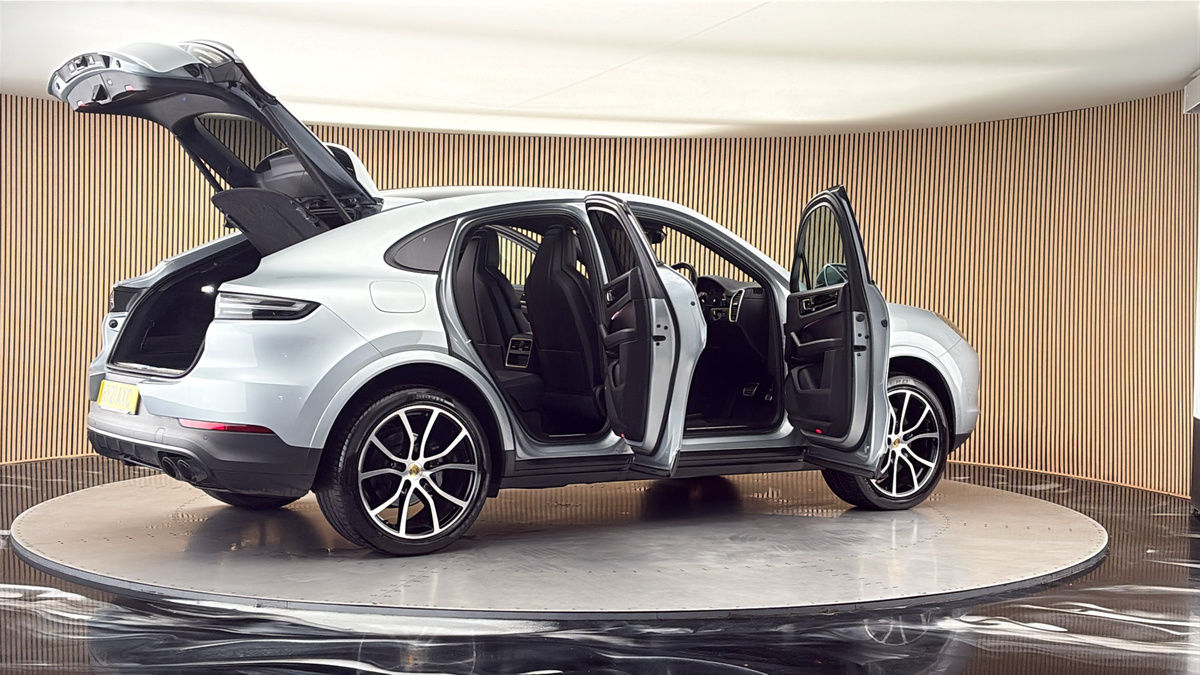 More views of Porsche Cayenne