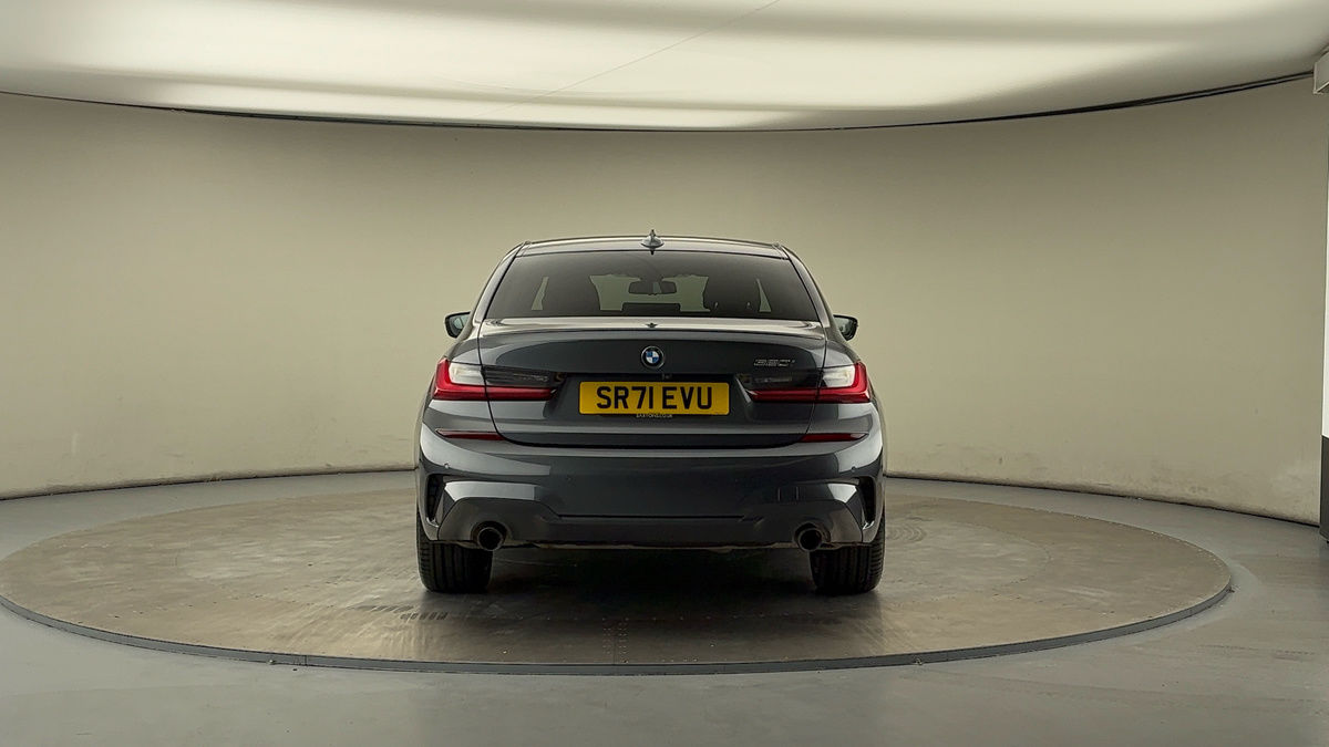 BMW 3 Series Image 4