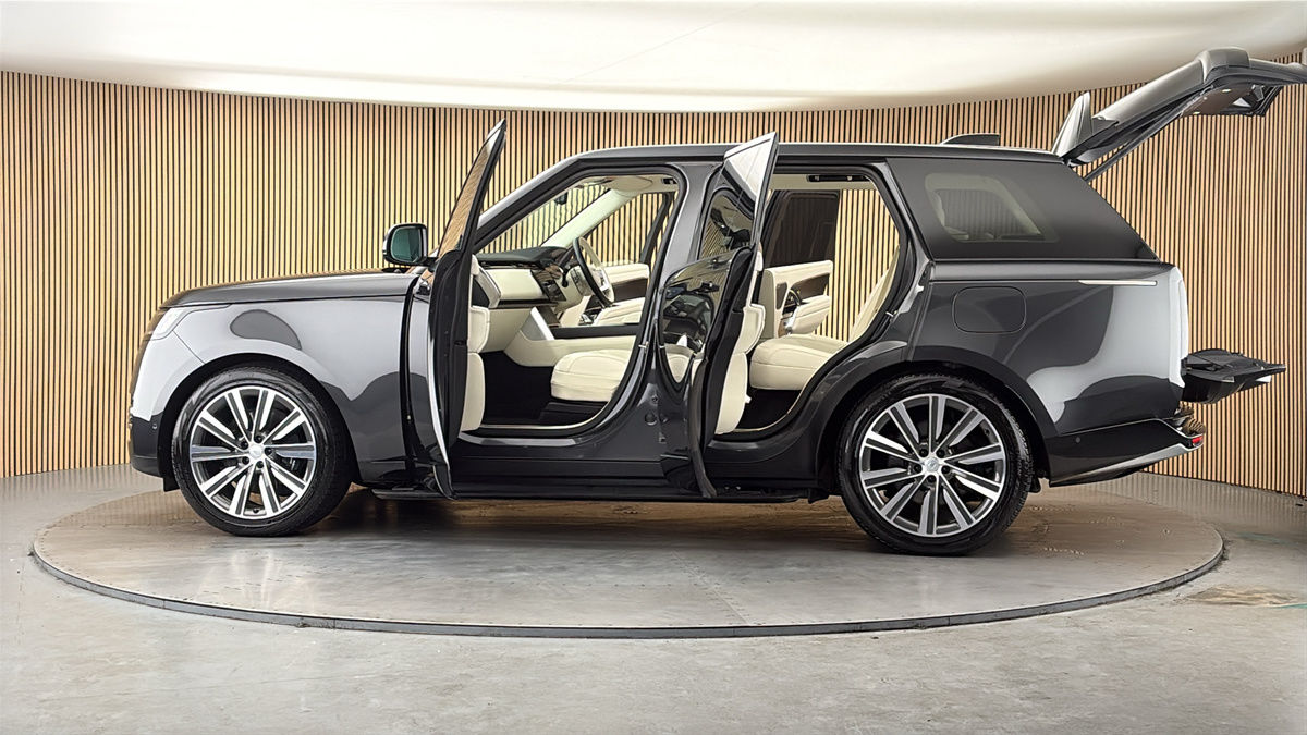 More views of Land Rover Range Rover