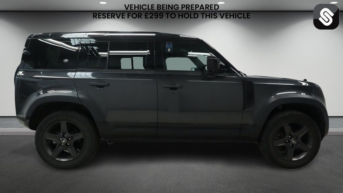 Land Rover Defender 110 Image 5