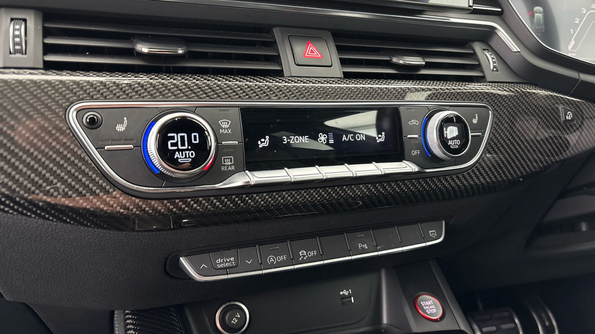 Audi RS4 Avant Image 29