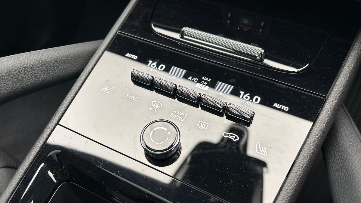 Porsche Cayenne Image 25