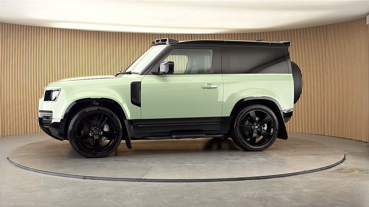 More views of Land Rover Defender 90