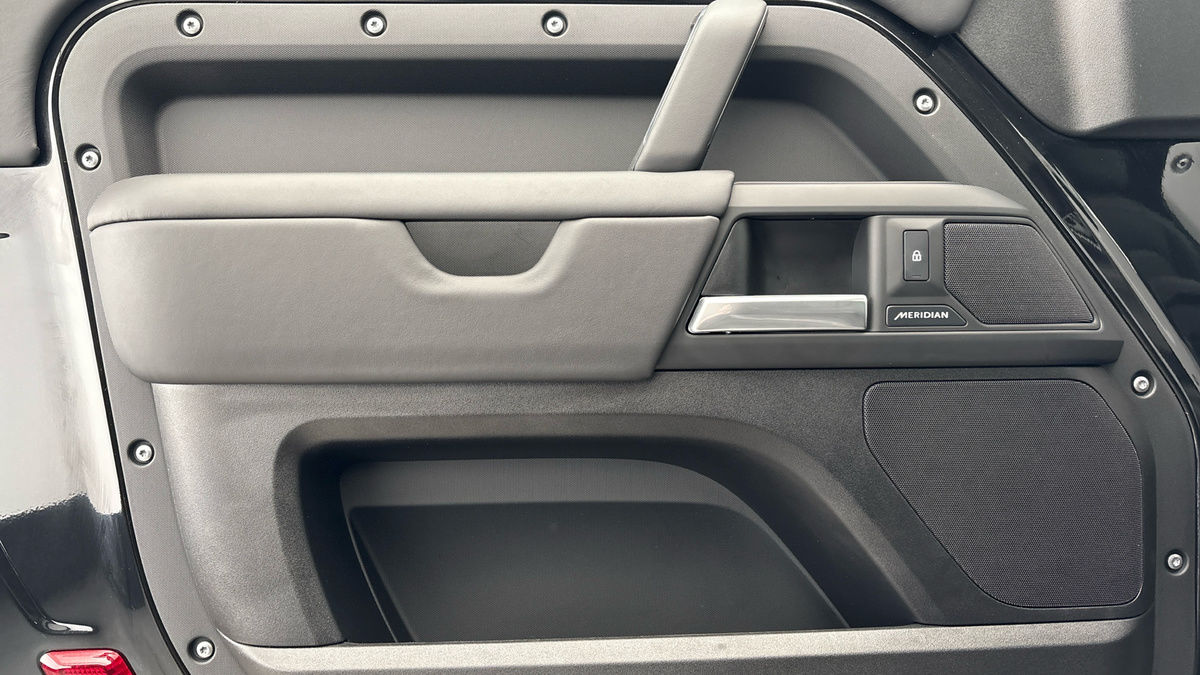 More views of Land Rover Defender 90