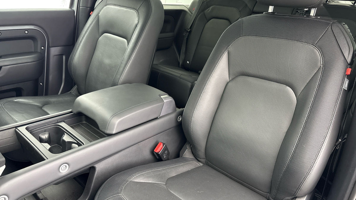 Land Rover Defender 90 Image 7