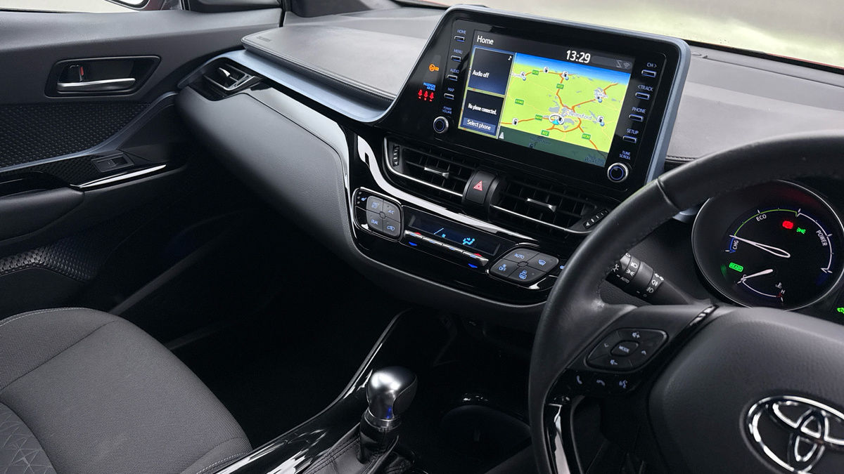 Toyota C-HR Image 18