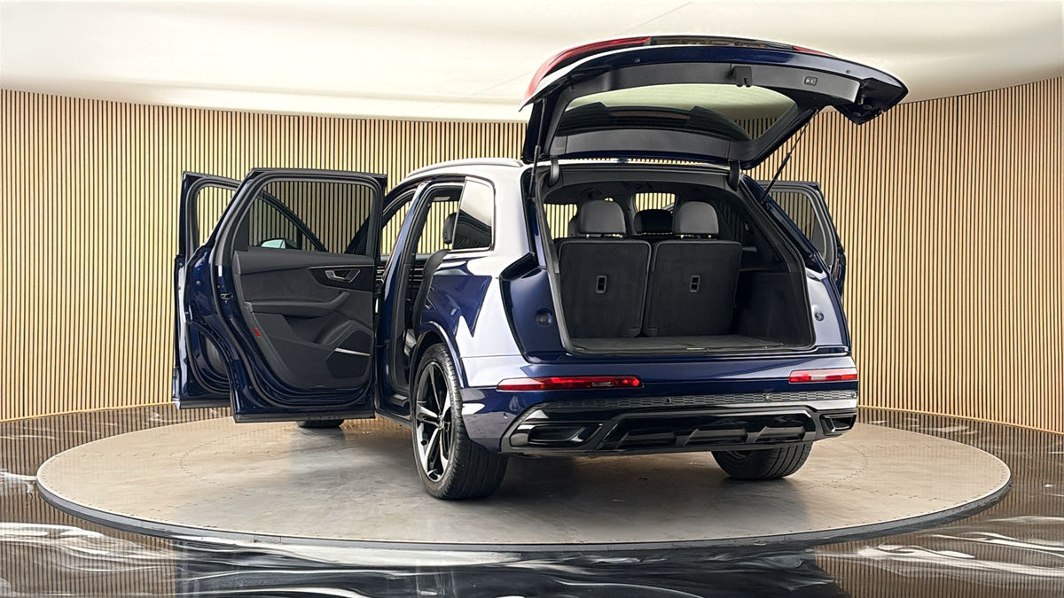 More views of Audi Q7